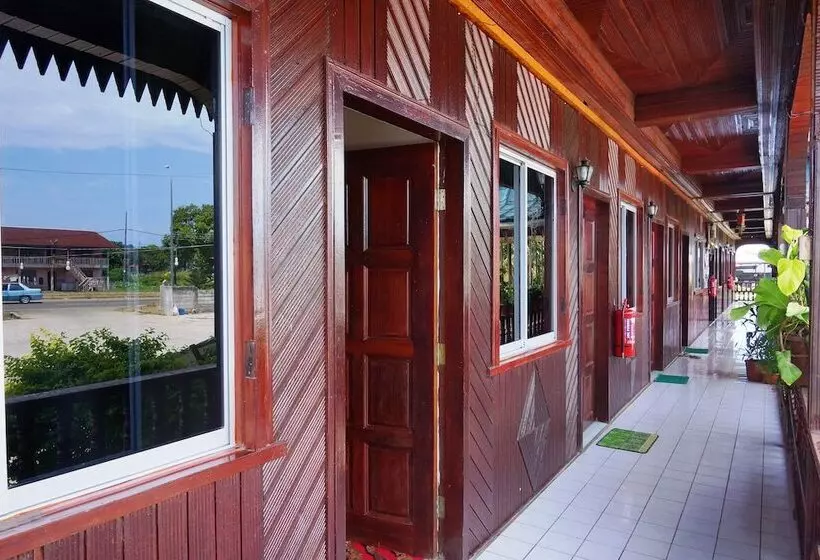 호텔 Arung Hayat Semporna Resort