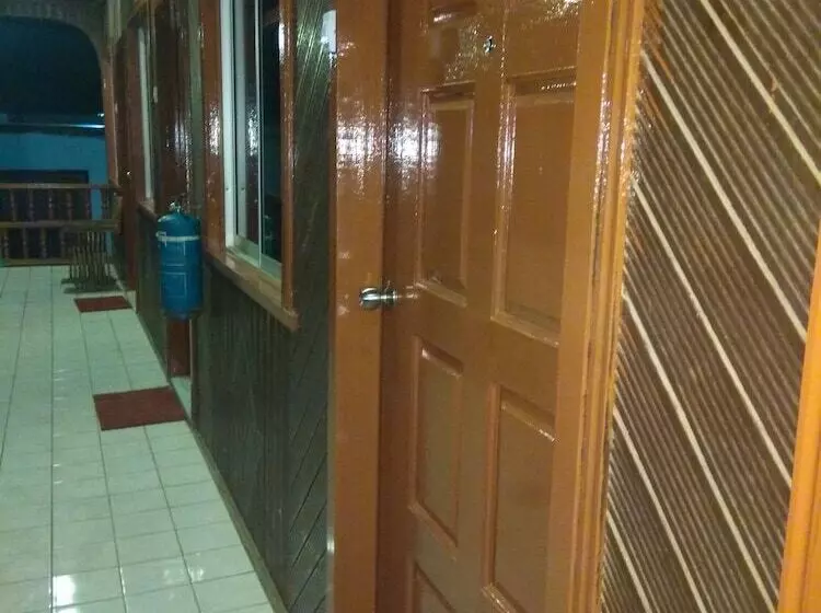 호텔 Arung Hayat Semporna Resort