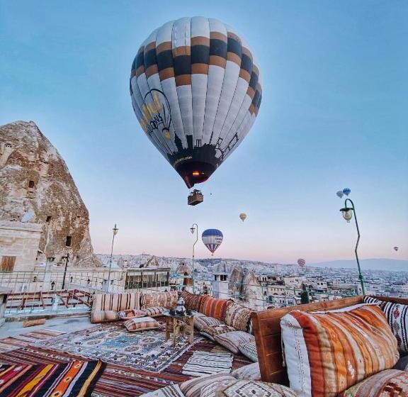 هتل Charming Cave