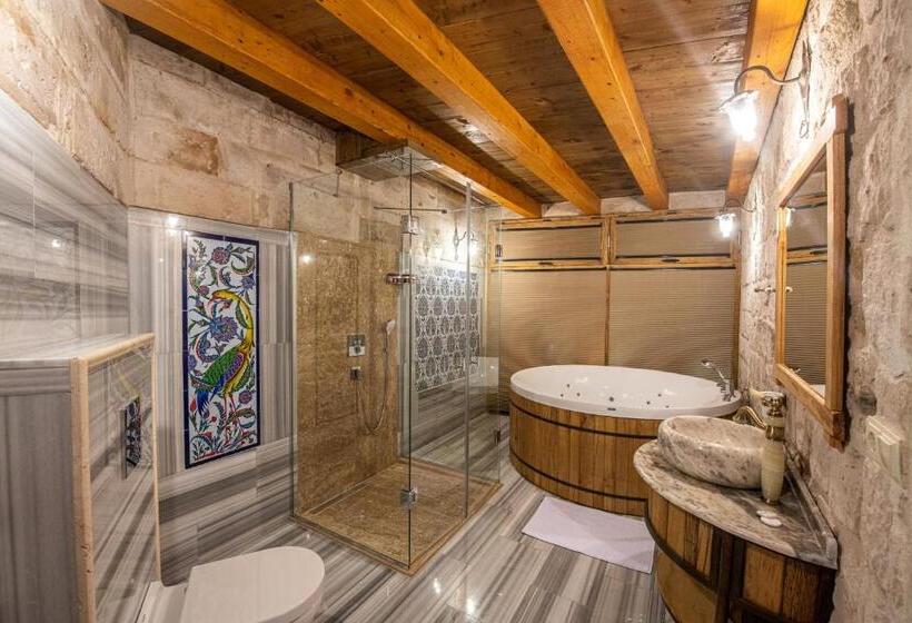 هتل Charming Cave