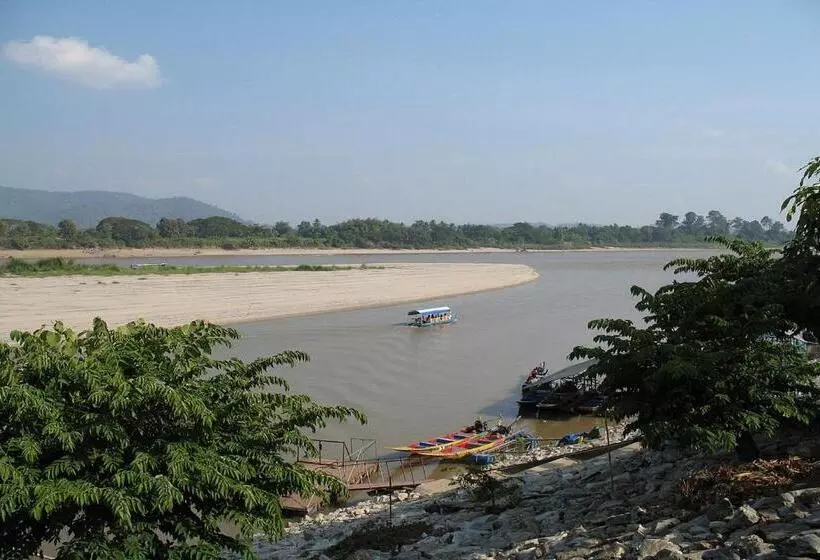 בית מלון כפרי Chiangsangoldenland Resort 2