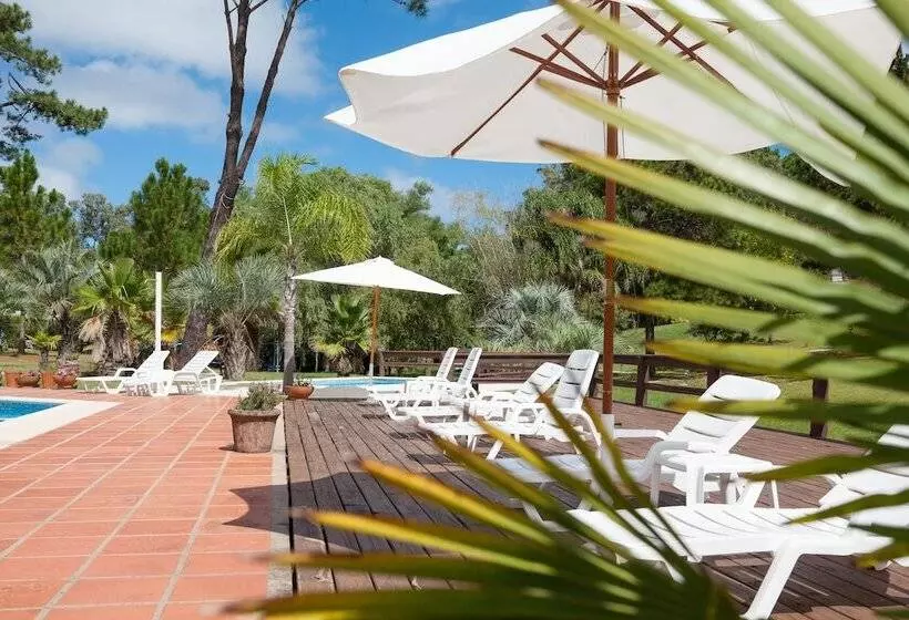 בית מלון כפרי Costa Brava Resort