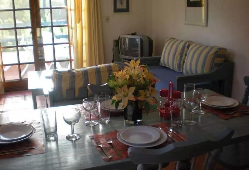 בית מלון כפרי Costa Brava Resort