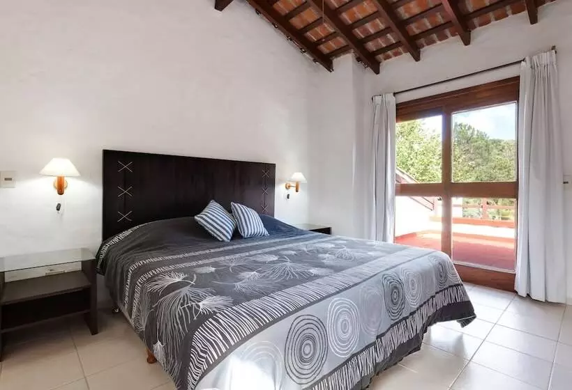 בית מלון כפרי Costa Brava Resort