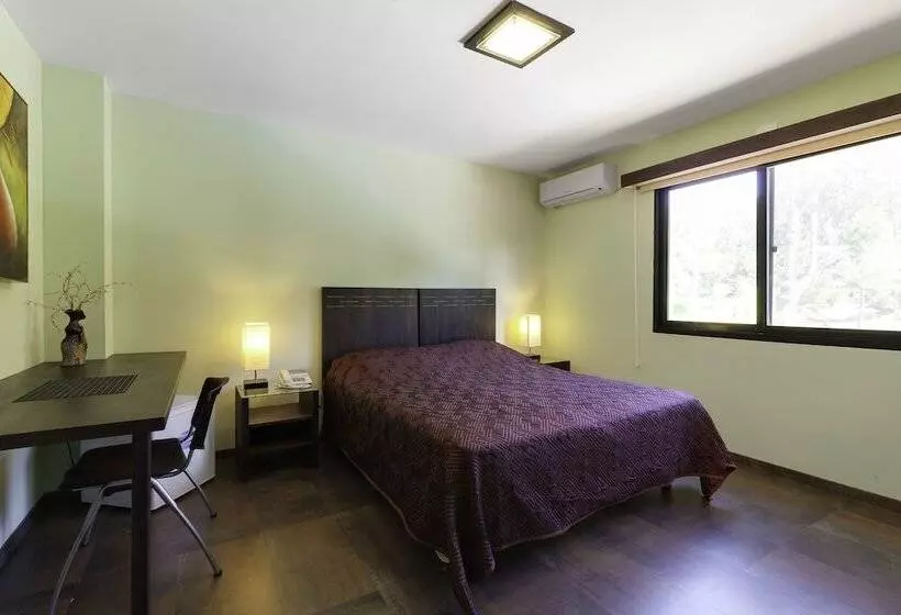 בית מלון כפרי Costa Brava Resort