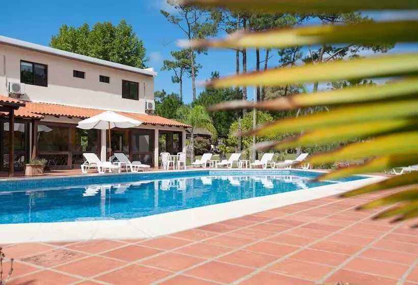 בית מלון כפרי Costa Brava Resort