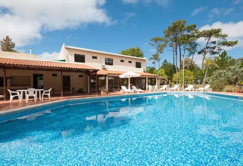 בית מלון כפרי Costa Brava Resort