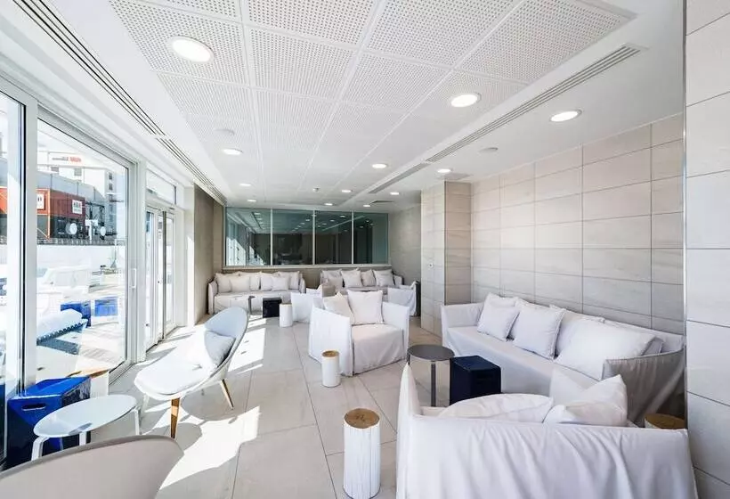 فندق Golden Tulip Marseille Euromed