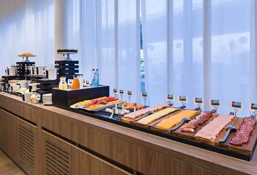 فندق Golden Tulip Marseille Euromed