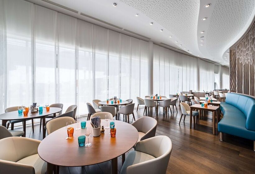 فندق Golden Tulip Marseille Euromed