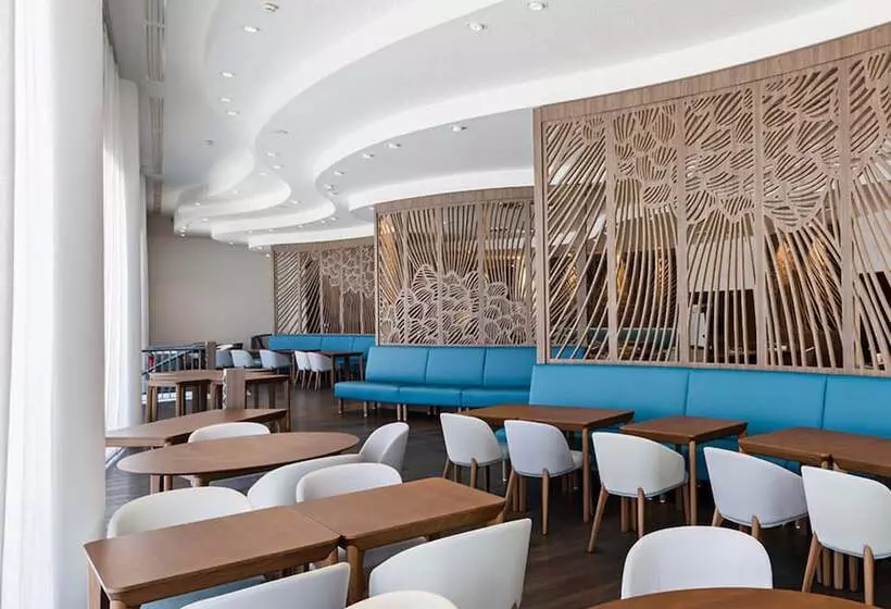 فندق Golden Tulip Marseille Euromed