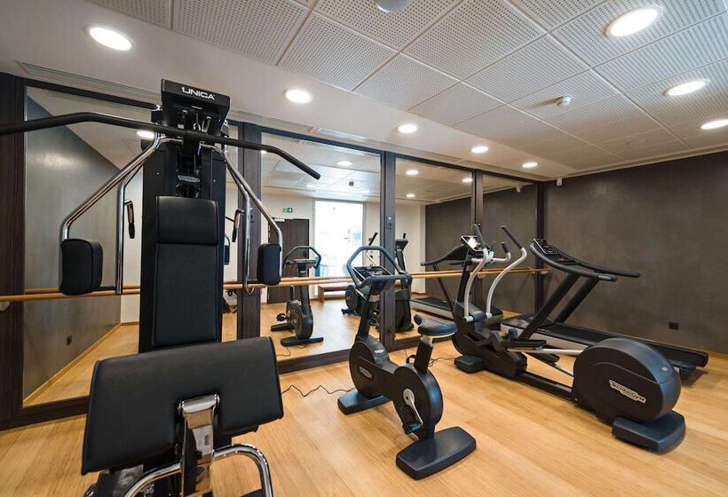 فندق Golden Tulip Marseille Euromed