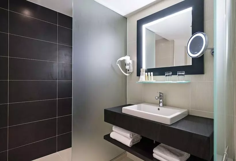 فندق Golden Tulip Marseille Euromed