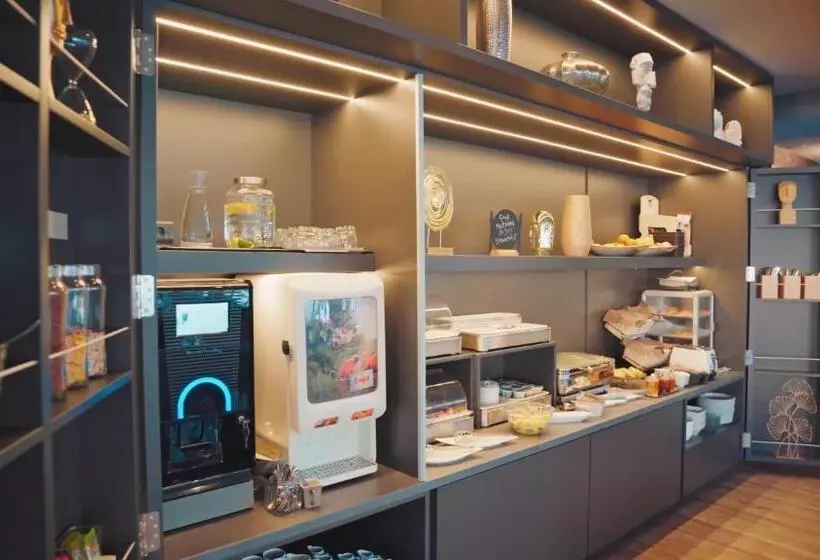 هتل Heritage Forza