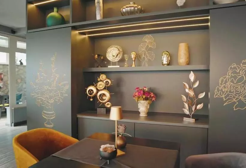 هتل Heritage Forza