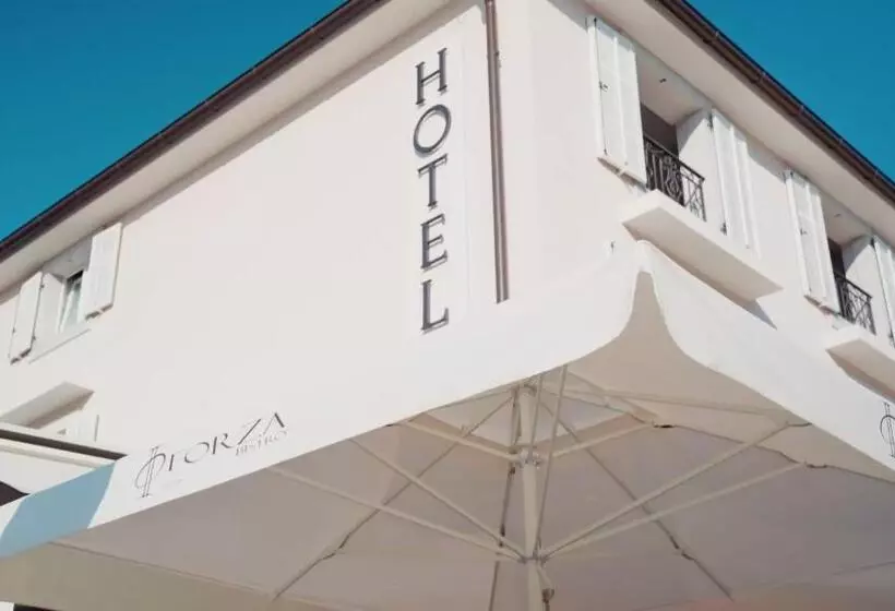 هتل Heritage Forza