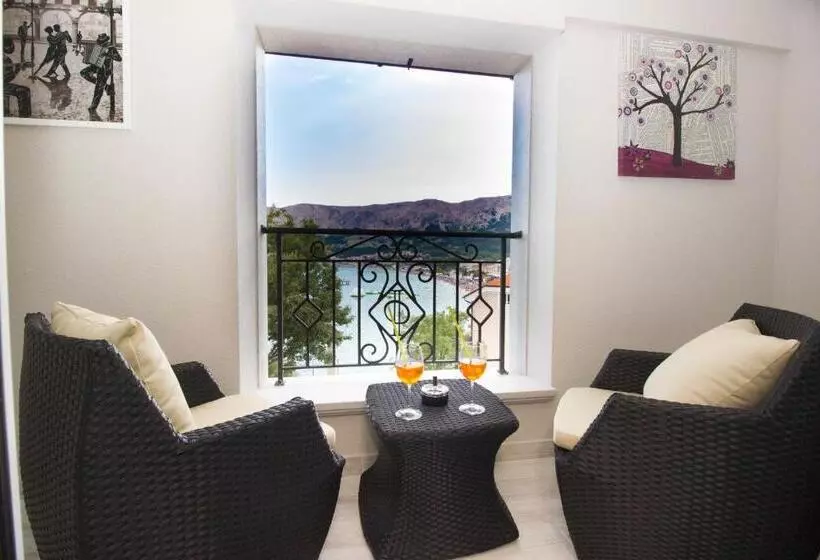 هتل Heritage Forza