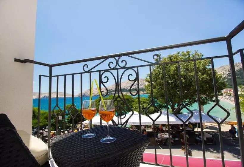 هتل Heritage Forza