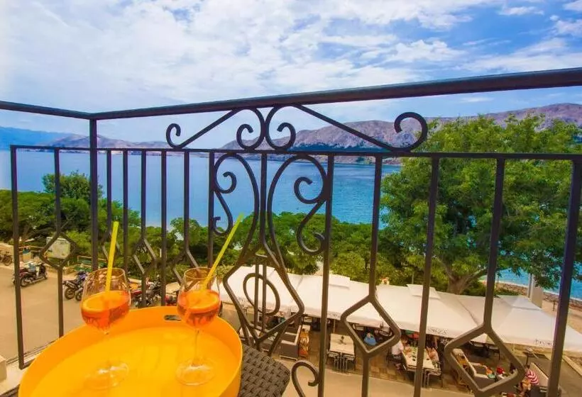 هتل Heritage Forza