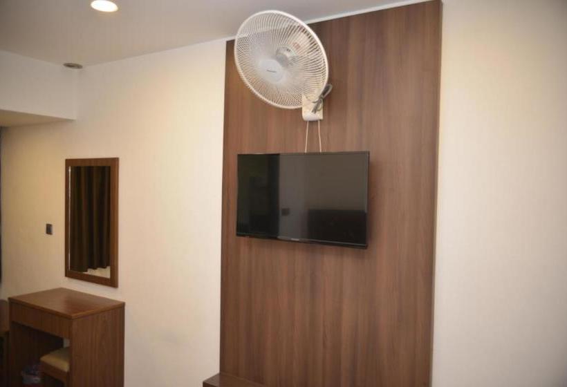 Отель Highlanders