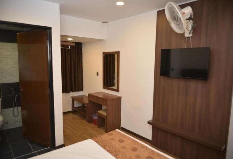 Отель Highlanders