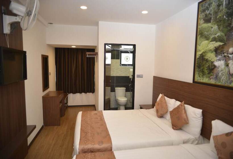 Отель Highlanders