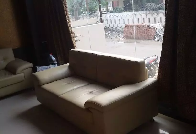 هتل Janki International