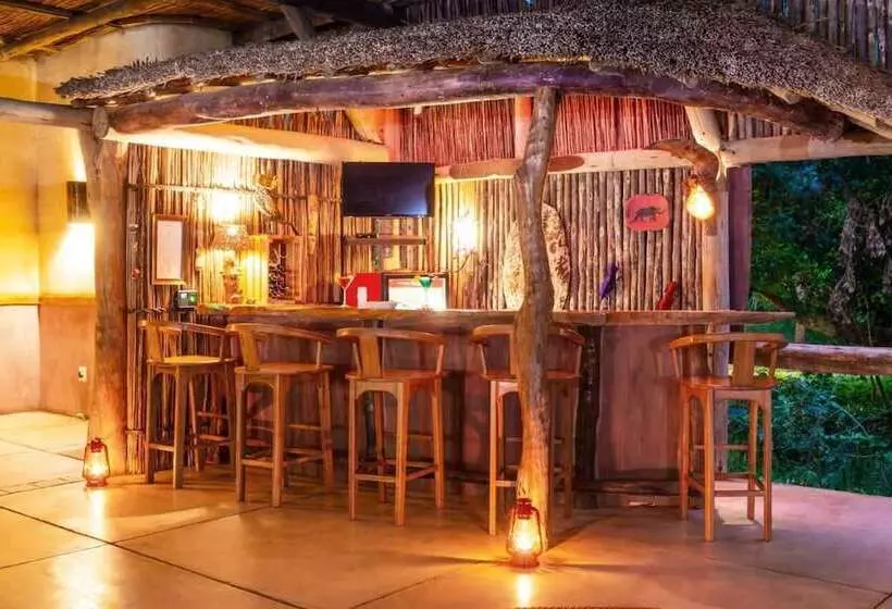 Отель Leopard Walk Lodge