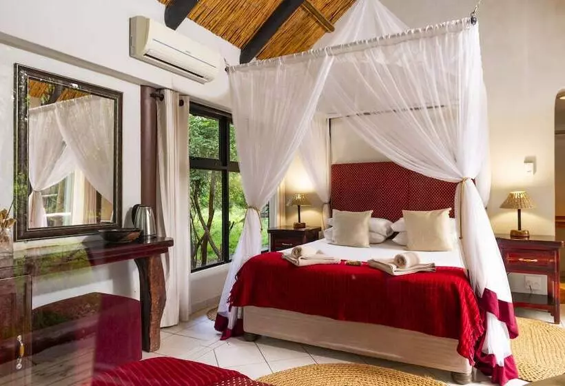 Отель Leopard Walk Lodge