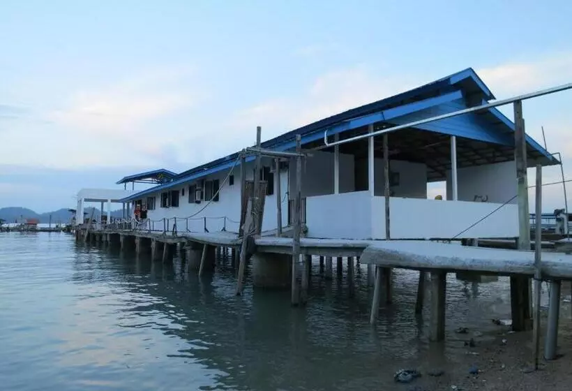 هتل Pangkor Fish House