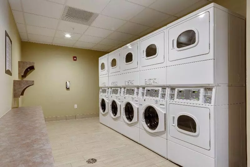 ホテル Staybridge Suites St Louis   Westport, An Ihg