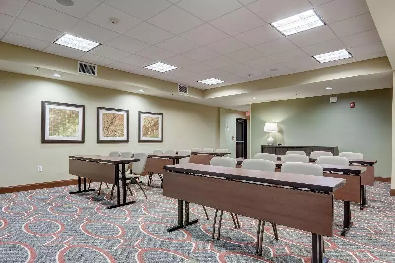 ホテル Staybridge Suites St Louis   Westport, An Ihg