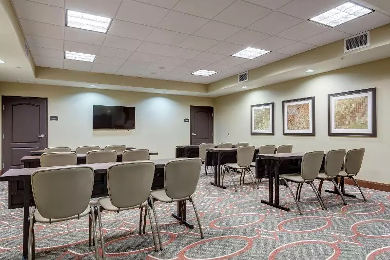 ホテル Staybridge Suites St Louis   Westport, An Ihg