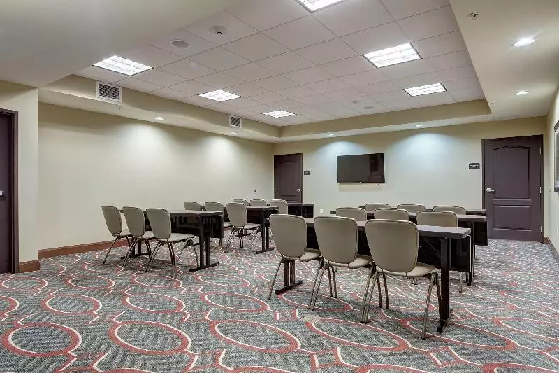 ホテル Staybridge Suites St Louis   Westport, An Ihg