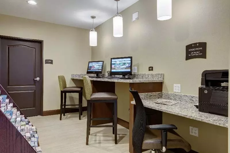 ホテル Staybridge Suites St Louis   Westport, An Ihg