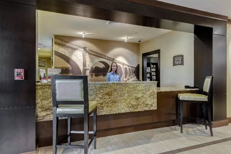 ホテル Staybridge Suites St Louis   Westport, An Ihg