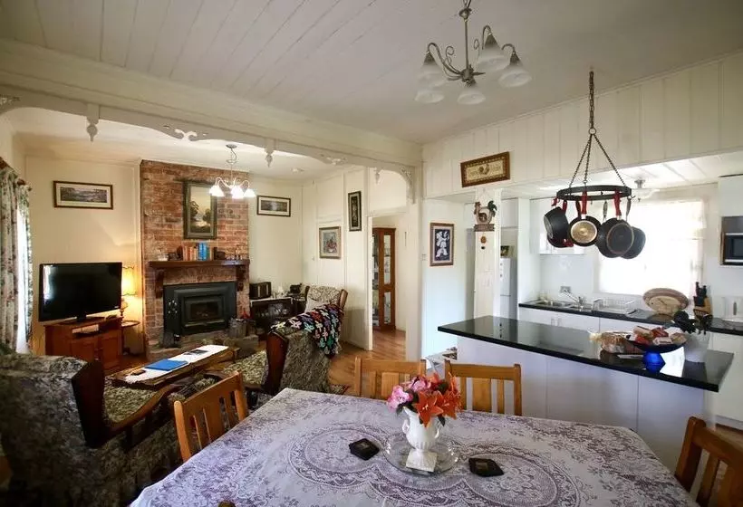 ホテル Tenterfield Historic C1895 Cottage