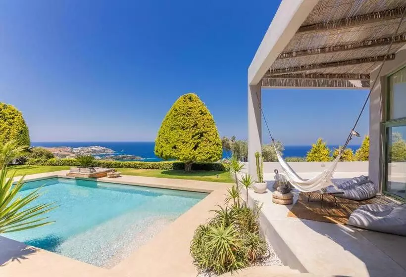 Mama La Roosa Luxury Retreat