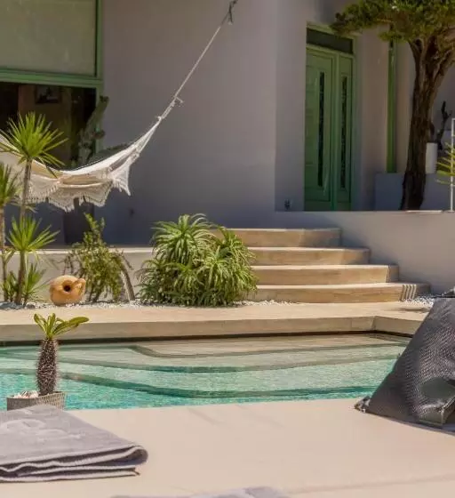 Mama La Roosa Luxury Retreat