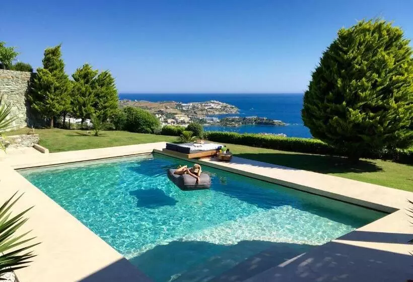 Mama La Roosa Luxury Retreat