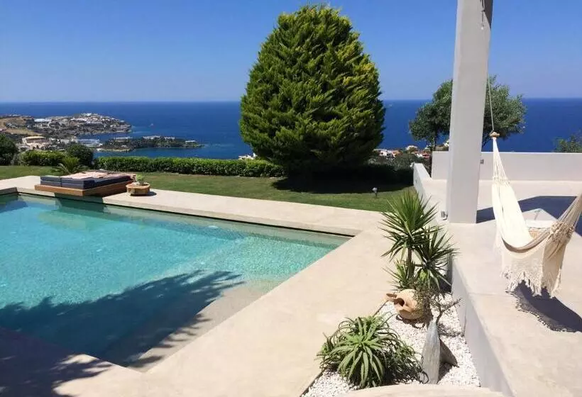 Mama La Roosa Luxury Retreat