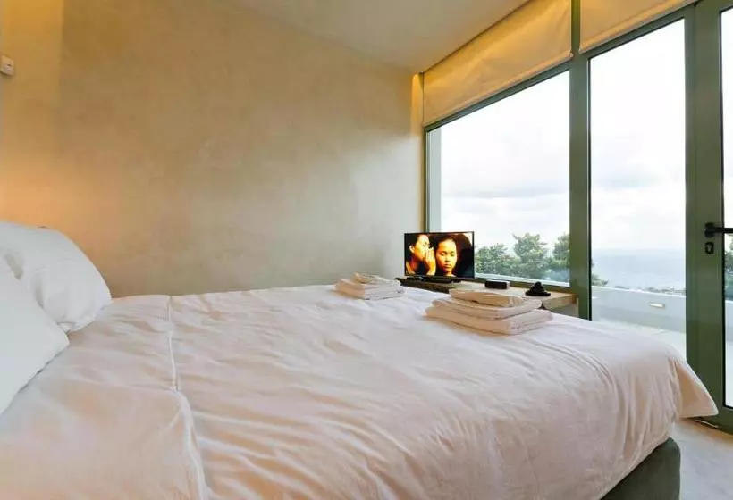 Mama La Roosa Luxury Retreat