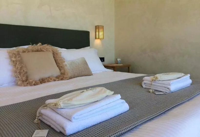 Mama La Roosa Luxury Retreat