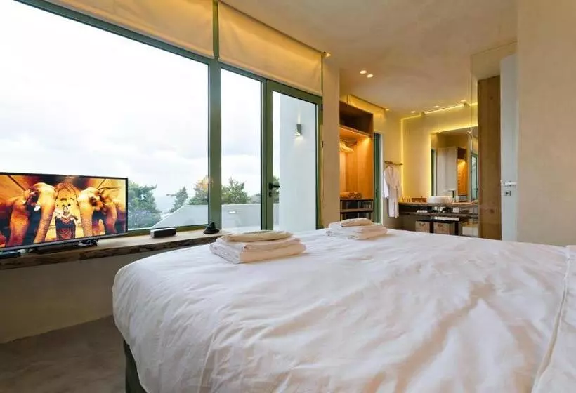 Mama La Roosa Luxury Retreat