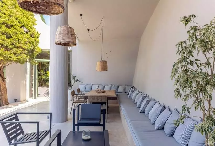 Mama La Roosa Luxury Retreat