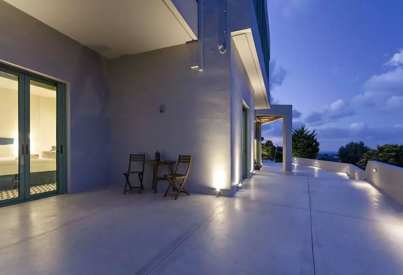 Mama La Roosa Luxury Retreat