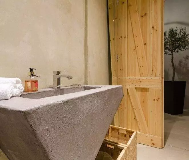 Mama La Roosa Luxury Retreat