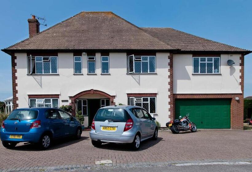 פנסיון Elmcroft Guest House