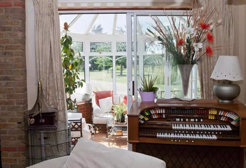 Пансион Elmcroft Guest House