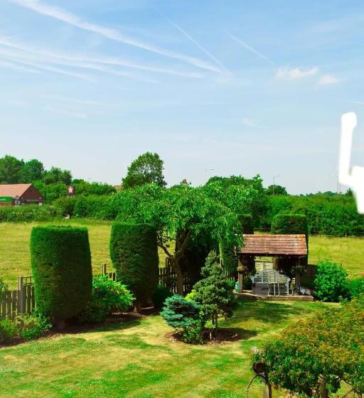 פנסיון Elmcroft Guest House